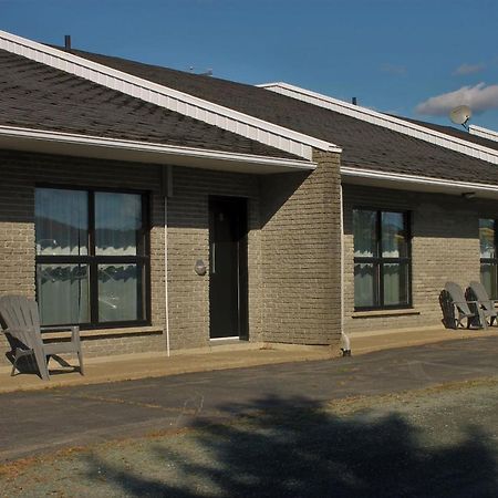 Motel Du Canton Valcourt المظهر الخارجي الصورة