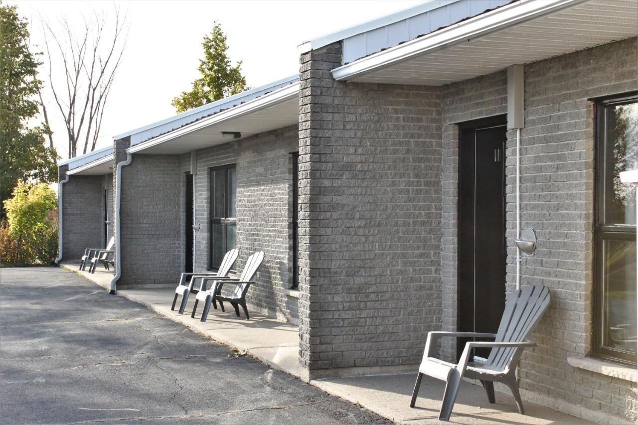 Motel Du Canton Valcourt المظهر الخارجي الصورة